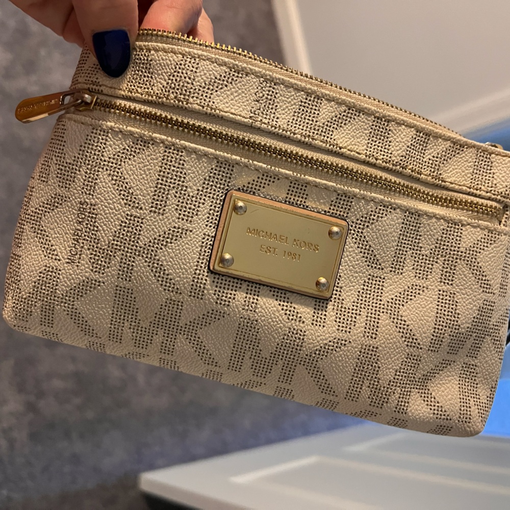 Michael Kors wristlet